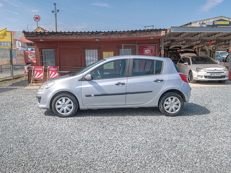Renault Clio (2006) 1.2i 55KW - fotka 8 z 35