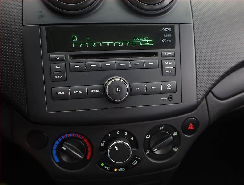 Chevrolet Aveo (2010) 1.2 i 16V, Serv.kniha - fotka 9 z 11