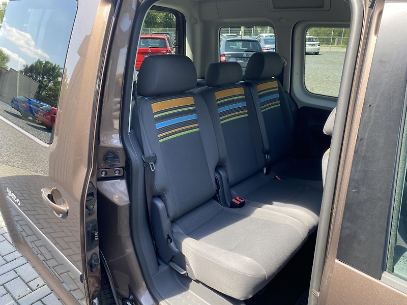 Volkswagen Caddy 1.2 TSI77kW-1xMAJ.-TAŽNÉ-KLIMA - fotka 30 z 36
