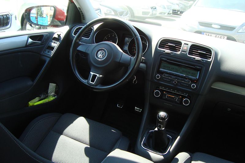 Volkswagen Golf (2011) VI,1.2TSi,ČR,Serv.Kn,114tis.km - fotka 37 z 75