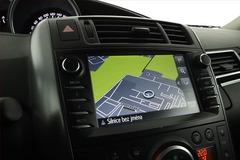 Toyota Verso (2017) 1.6 D-4D, 7 míst, Navi, Xenony - fotka 9 z 16