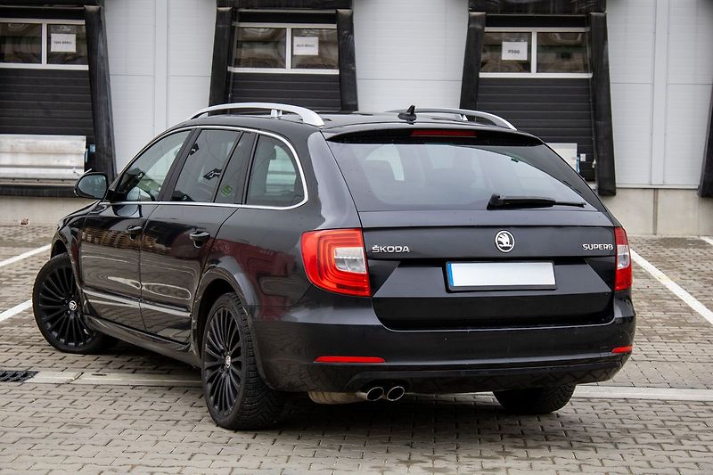 Škoda Superb - fotka 6 z 33