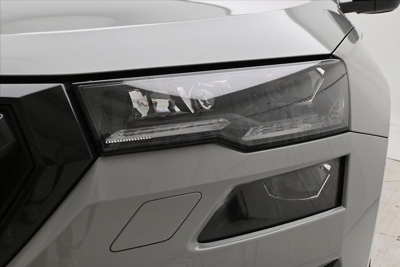 Škoda Karoq 2,0 TDI 110kW DSG 4x4 Sportlin - fotka 29 z 31