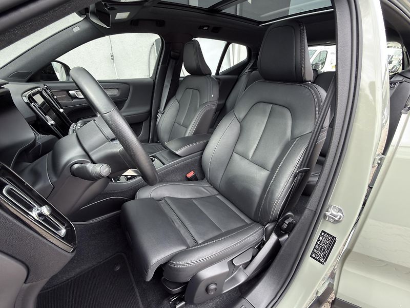 Volvo XC40 P8 AWD // TWIN PRO // 4x4 - fotka 12 z 45
