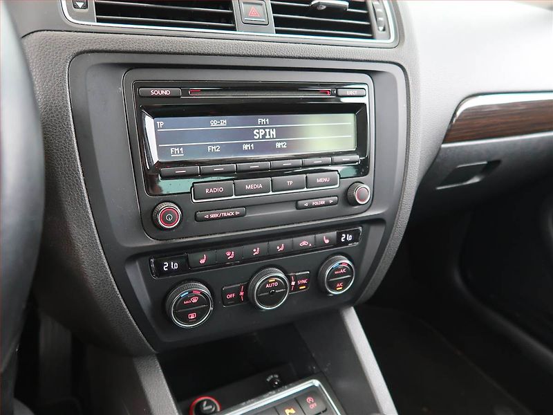 Volkswagen Jetta (2015) 1.2 TSI, Serv.kniha - fotka 12 z 18
