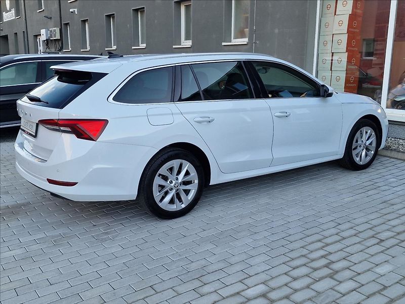Škoda Octavia 2.0 TDI Style Tažné,ČR,1.Maj. - fotka 11 z 50