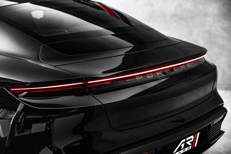Porsche Taycan Turbo S Keramiky Pano 360 - fotka 10 z 28