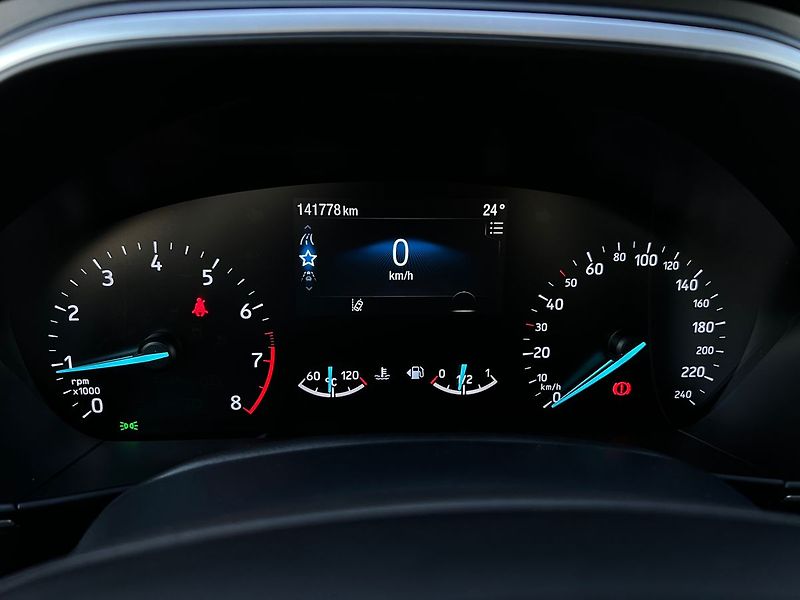 Ford Focus (2021) 1.0 EcoBoost-P.KAMERA - fotka 30 z 49
