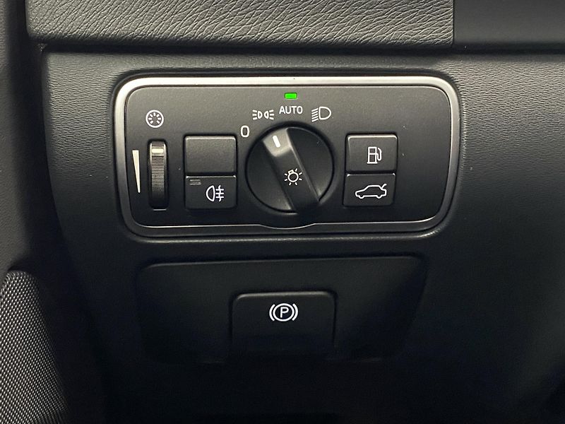 Volvo V60 CC D4 AWD SUMMUM AUT  - fotka 28 z 42