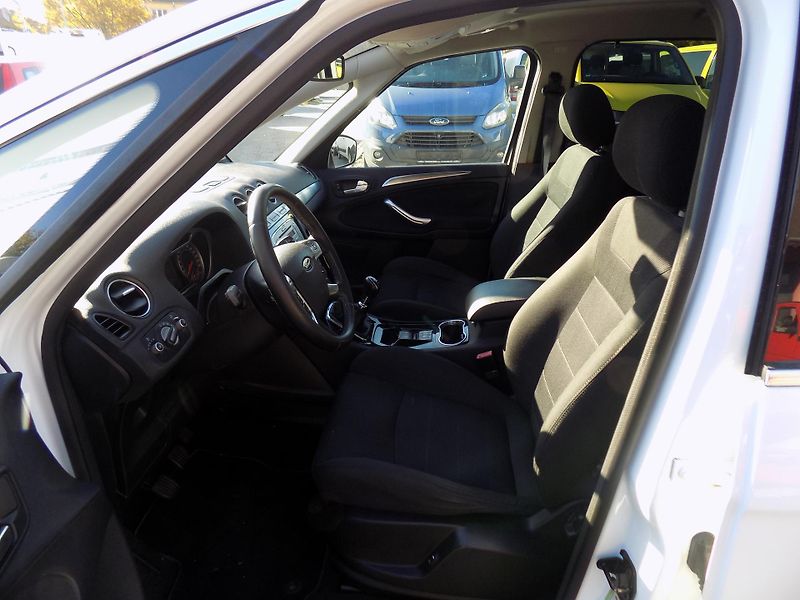 Ford S-MAX 2,0  TDCI 103KW TITAN FACELIFT - fotka 18 z 47