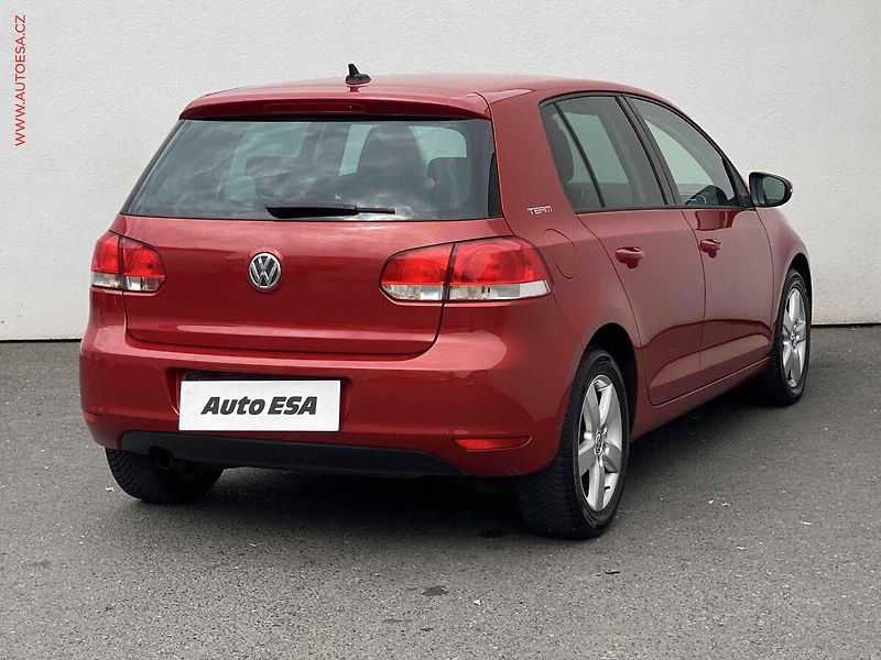 Volkswagen Golf (2010) 1.6 TDi, Team - fotka 4 z 18