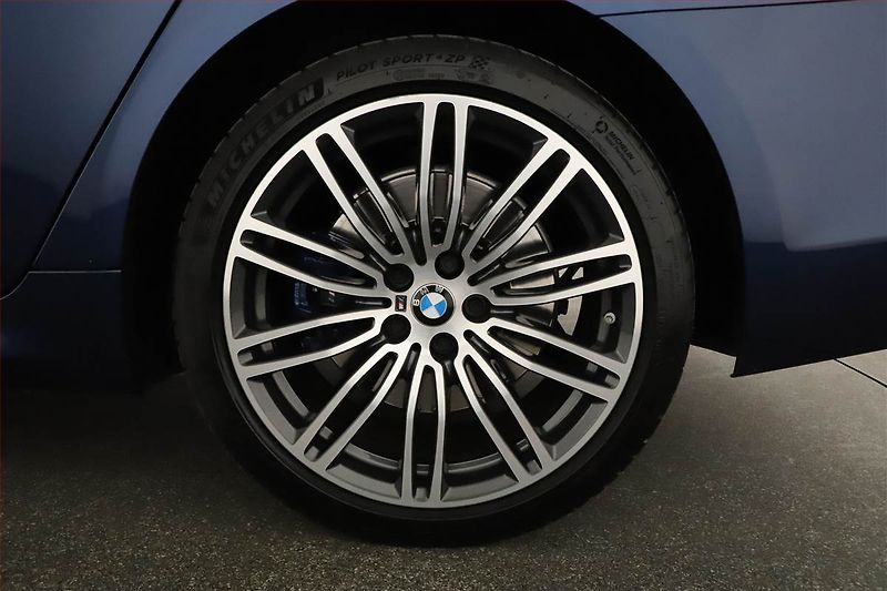 BMW Řada 5 (2018) 530e iPerformance - fotka 20 z 20