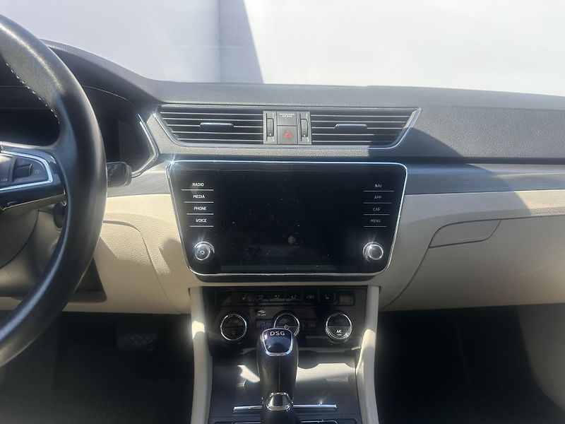 Škoda Superb (2020) 2.0 TDI rezervace - fotka 24 z 30