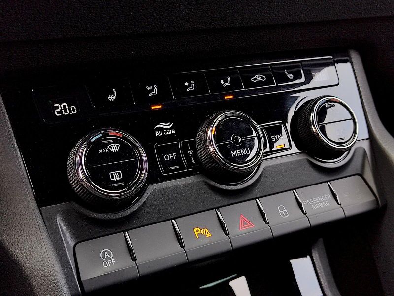 Škoda Karoq (2022) SportLine + 1,5 Tsi 110 Kw - fotka 20 z 36
