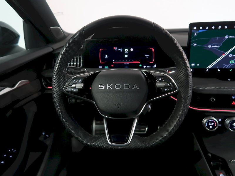 Škoda Superb (2025) iV SPORTLINE 1.5TSI 150KW NAVI - fotka 18 z 47