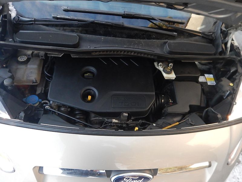 Ford Tourneo Connect 1.6 TDCi, 7 MÍST - fotka 25 z 29