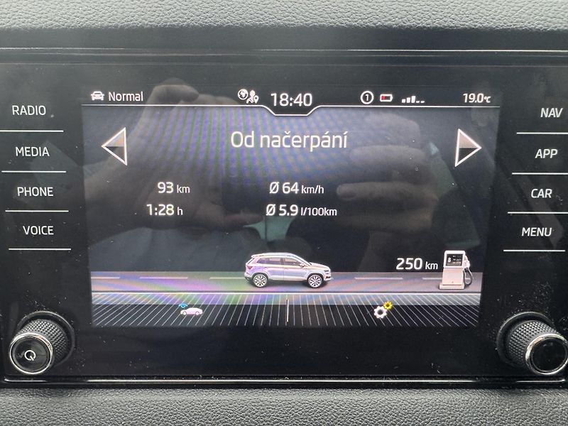 Škoda Karoq (2022) 2.0TDI 110kW 4x4 DSG STYLE+ ČR - fotka 25 z 29