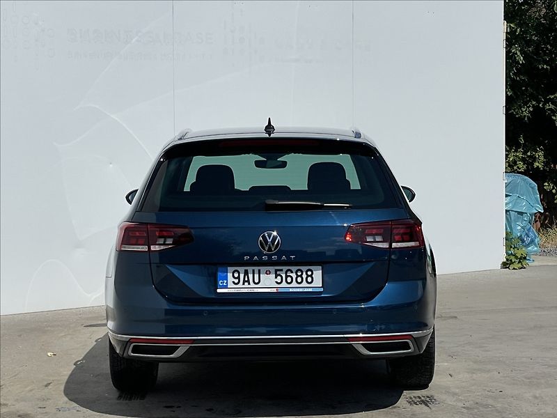 Volkswagen Passat Variant 2,0 TDI DSG Elegance ACC+LED - fotka 21 z 21