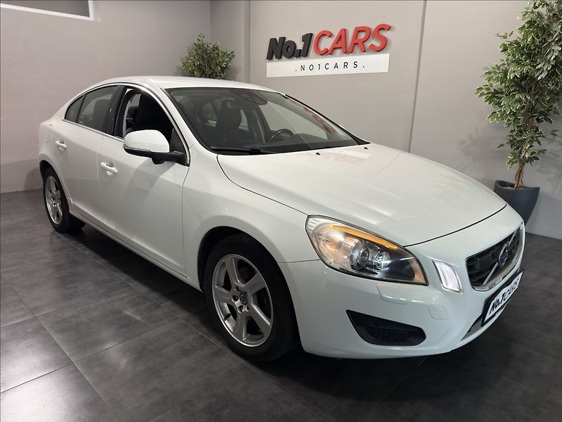 Volvo S60 1,6   T3 SUMMUM XENON BLIS - fotka 2 z 33