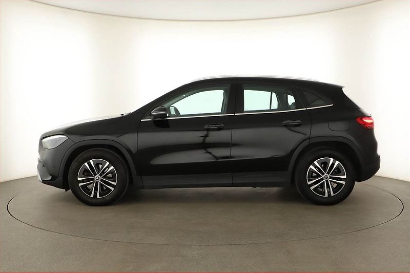 Mercedes-Benz GLA (2024) 200 d 4MATIC - fotka 3 z 21