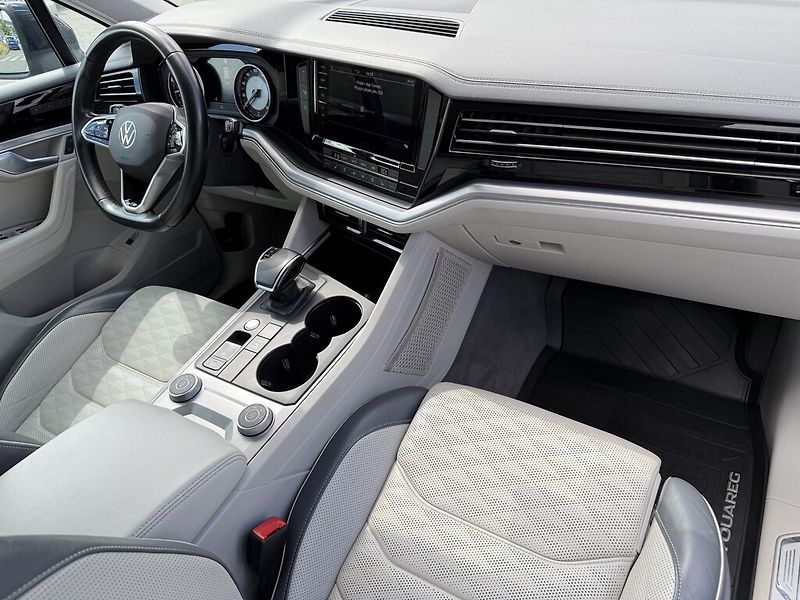 Volkswagen Touareg V6 4M 3,0 TDi 210 kW Elegance - fotka 13 z 25