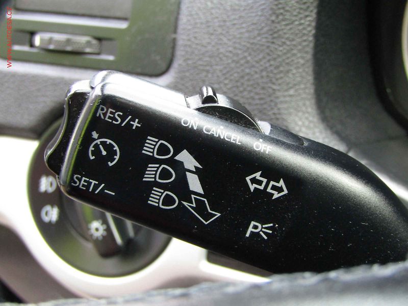 Škoda Octavia (2009) 1.6 TDi, Ambiente, xenon - fotka 12 z 17