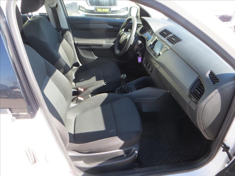 Škoda Fabia 1,0 TSI Active ČR - fotka 8 z 18