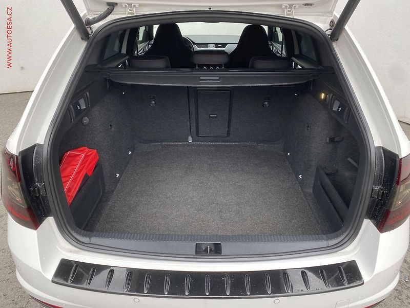 Škoda Octavia (2017) 2.0 TDI, RS, navi - fotka 7 z 17