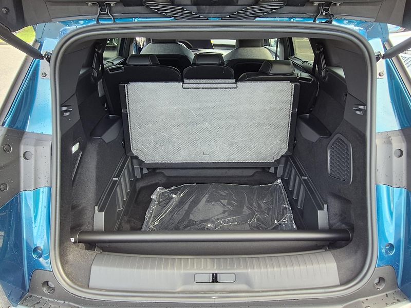 Peugeot 5008 (2026) GT Hybrid 145 e-DCS6 - fotka 13 z 23