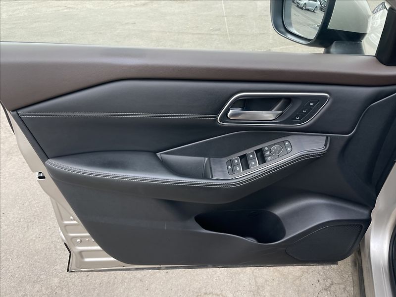 Nissan X-Trail 1,5 e-POWER e-FORCE AWD TEKNA+ - fotka 14 z 24