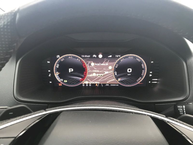 Škoda Karoq (2024) SPORTLINE  2,0 TDI 4x4  DSG - fotka 8 z 26