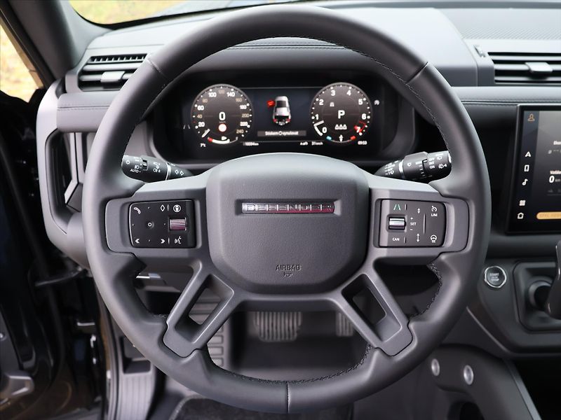 Land Rover Defender 5,0 110 P425 X-DYNAMIC CZ DPH - fotka 20 z 39