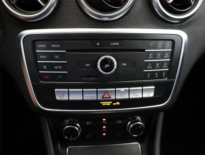 Mercedes-Benz Třídy A (2017) Style A 180 d, Kůže, Navi - fotka 11 z 20