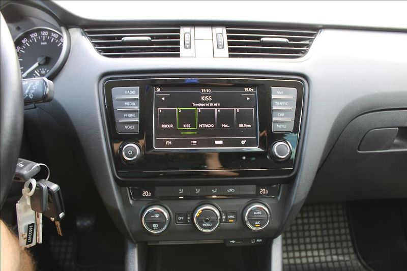 Škoda Octavia 2,0 TDi  AMBITION, DIG. KLIMA - fotka 18 z 23
