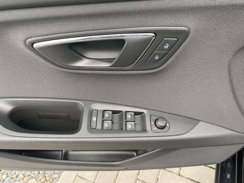 Seat Leon 1.4 TSI 92kW - 1xMAJ.- STYLE - fotka 13 z 41