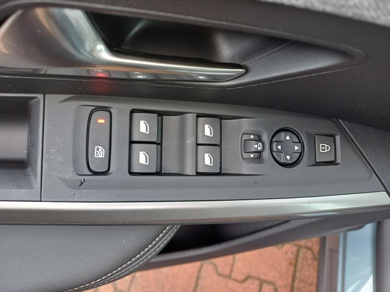 Peugeot 5008 (2026) BUSINESS Hybrid 145 e-DCS6 - fotka 24 z 29