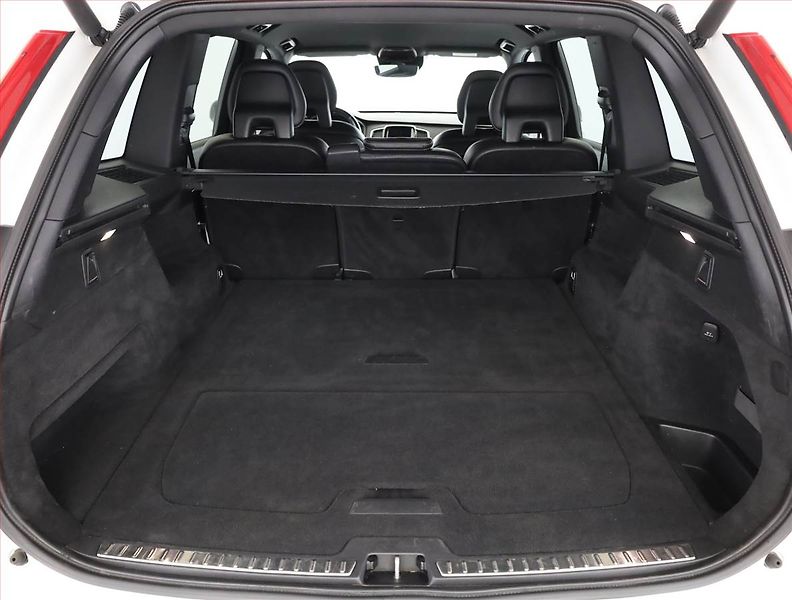 Volvo XC90 (2017) R-Design D5 AWD - fotka 17 z 18
