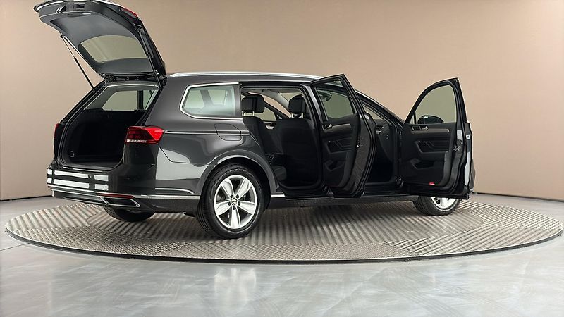 Volkswagen Passat 2.0 TDI DSG Elegance Variant - fotka 6 z 27
