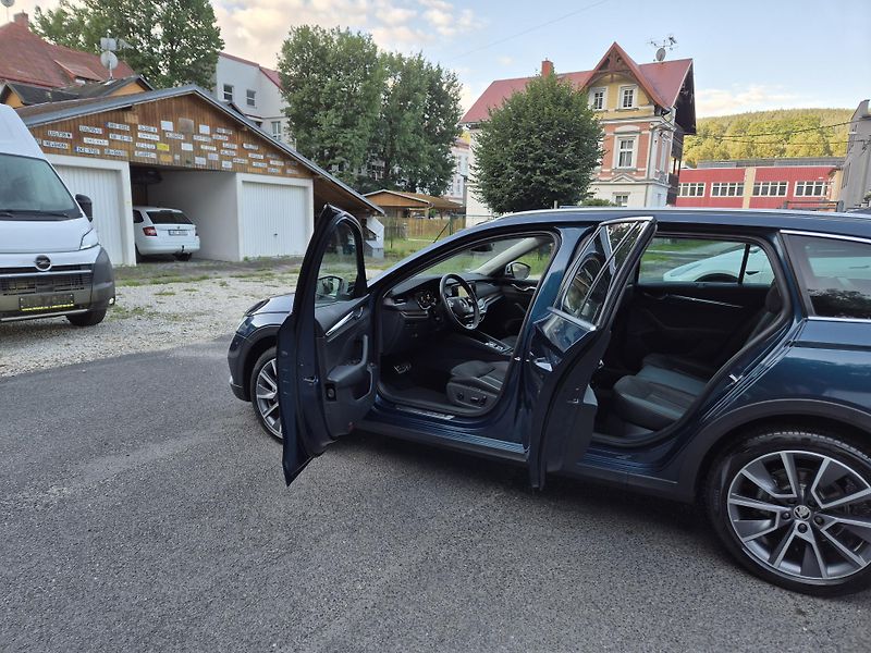 Škoda Octavia Combi Scout TDi 147kw DSG 4x4 - fotka 13 z 49
