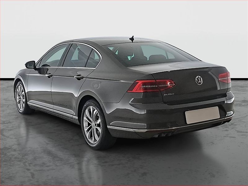 Volkswagen Passat (2017) Highline 1.8 TSI, Automat - fotka 4 z 17