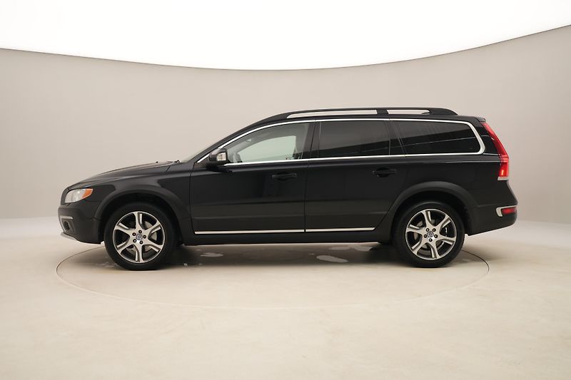 Volvo XC70 D5 AWD MOMENTUM CZ AUT - fotka 7 z 47