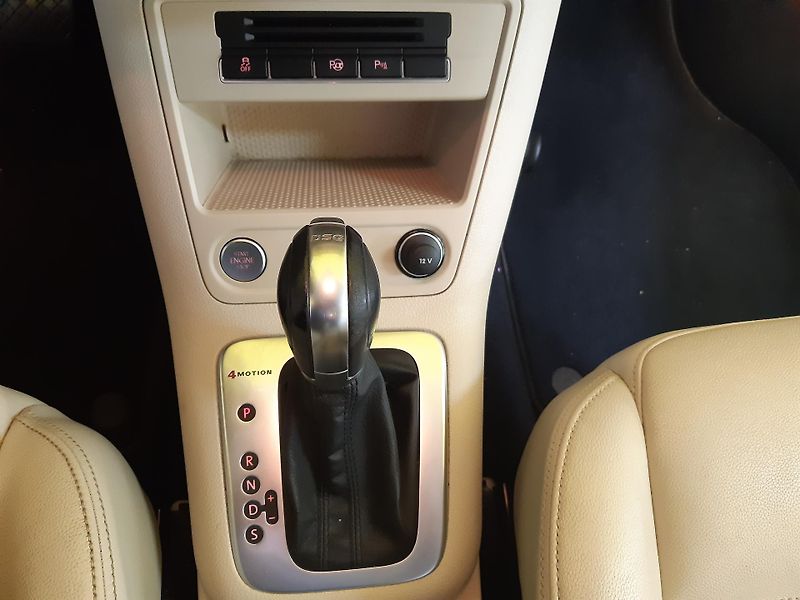 Volkswagen Tiguan 2.0 TSI 4x4 R-LINE  - fotka 13 z 26