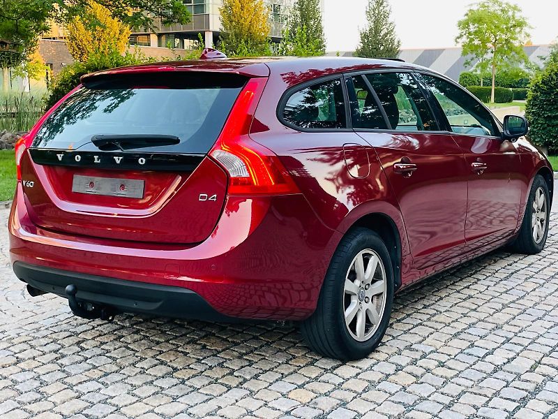 Volvo V60 2.0D4 5VÁLEC SERVISKA TAŽNÉ - fotka 12 z 48