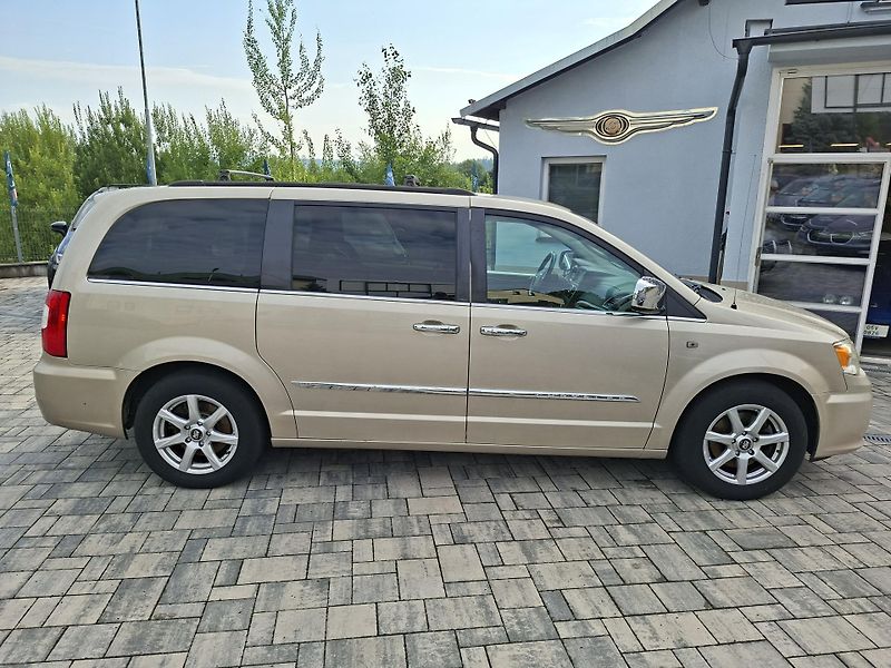 Chrysler Town & Country (2014) 3,6L 7míst, LPG, tažné, 2xkola - fotka 8 z 35