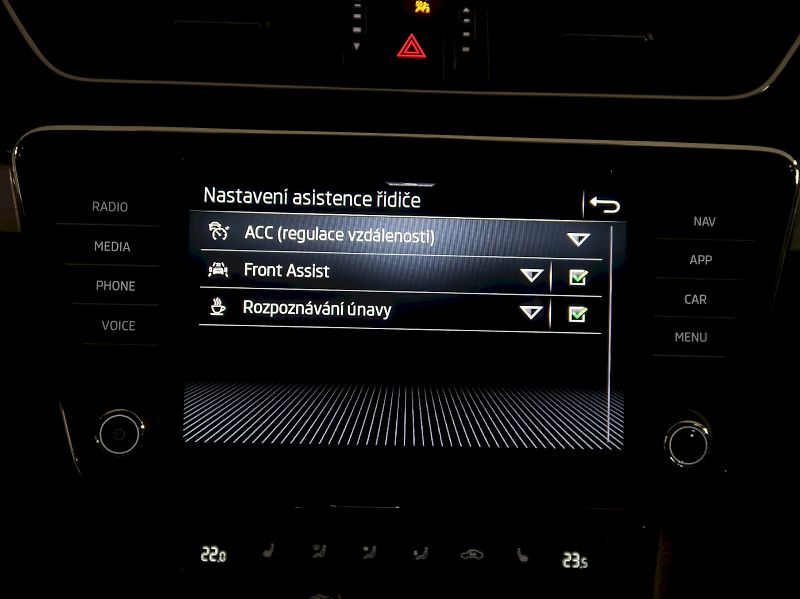 Škoda Superb (2022) STYLE 2.0TDI 147KW 4x4 DSG TAŽ - fotka 27 z 44