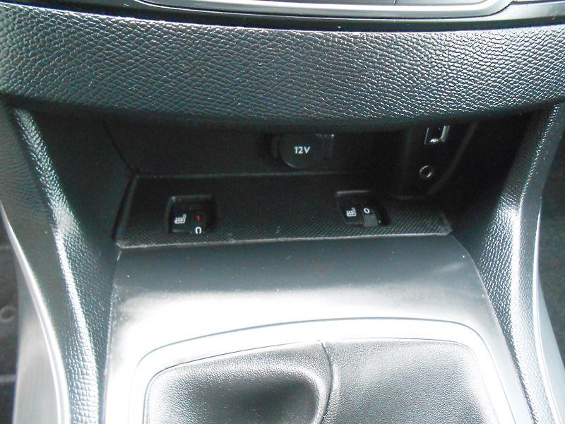 Peugeot 308 1.6HDi, KAMERA,NAVI,FULL LED! - fotka 30 z 40