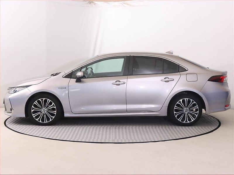Toyota Corolla (2022) Comfort 1.8 Hybrid, Automat - fotka 3 z 21