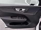 Volvo XC60 (2026)  B5 AWD AUT ESSENTIAL - náhled 7