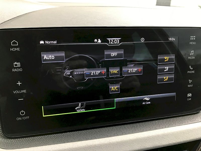 Škoda Kamiq (2025) SELEC TSI 110/1.5 A7F - fotka 28 z 29