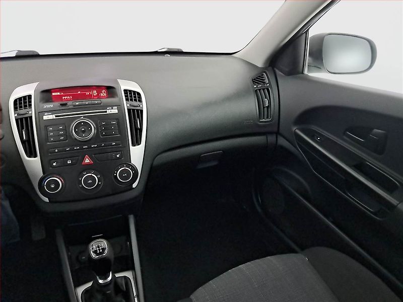 Kia Ceed (2010) 1.6 CVVT, Serv.kniha, po STK - fotka 8 z 16